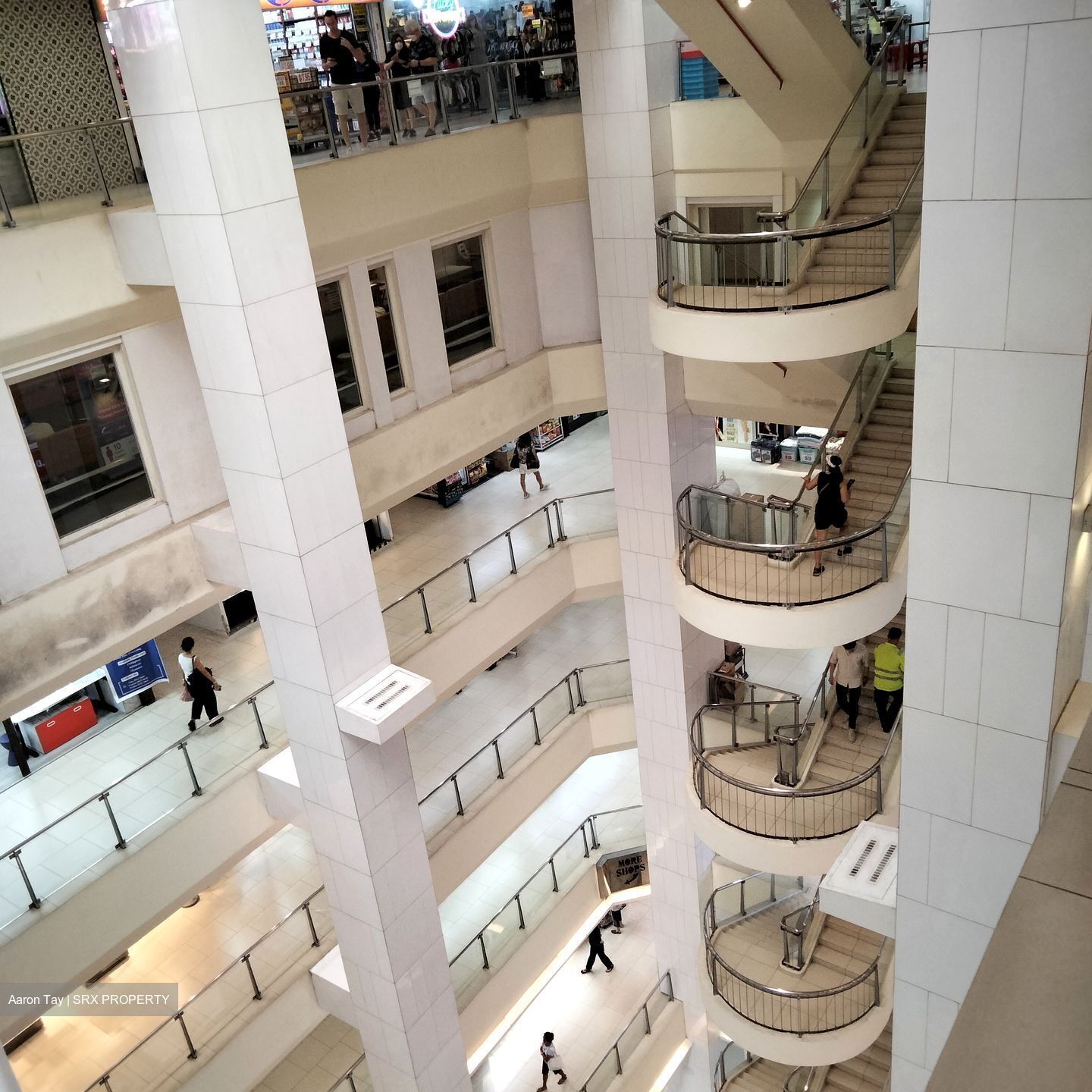 Lucky Plaza (D9), Retail #570539431